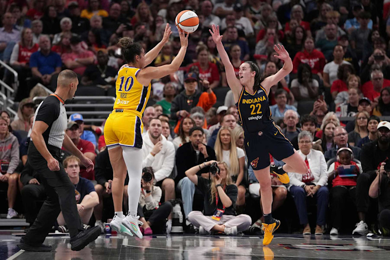 INDIANAPOLIS, INDIANA - SEPTEMBER 04: Kia Nurse #10 of the Los Angeles Sparks shoots against Caitlin Clark #22 of the Indiana Fever in the fourth quarter at Gainbridge Fieldhouse on September 04, 2024 in Indianapolis, Indiana. NOTE TO USER: User expressly acknowledges and agrees that, by downloading and or using this photograph, User is consenting to the terms and conditions of the Getty Images License Agreement. (Photo by Dylan Buell/Getty Images)