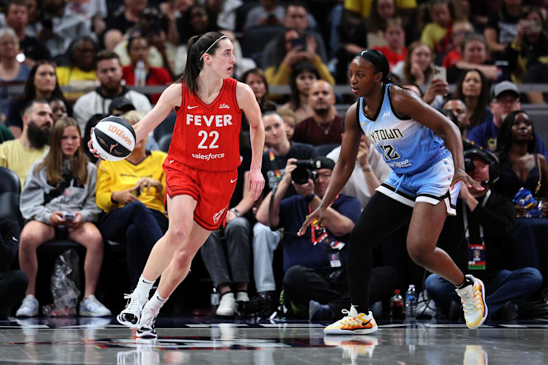 INDIANAPOLIS, INDIANA - JUNE 01: Caitlin Clark #22 of the Indiana Fever dribbles against Michaela Onyenwere #12 of the Chicago Sky during the third quarter in the game at Gainbridge Fieldhouse on June 01, 2024 in Indianapolis, Indiana. NOTE TO USER: User expressly acknowledges and agrees that, by downloading and or using this photograph, User is consenting to the terms and conditions of the Getty Images License Agreement. (Photo by Andy Lyons/Getty Images)