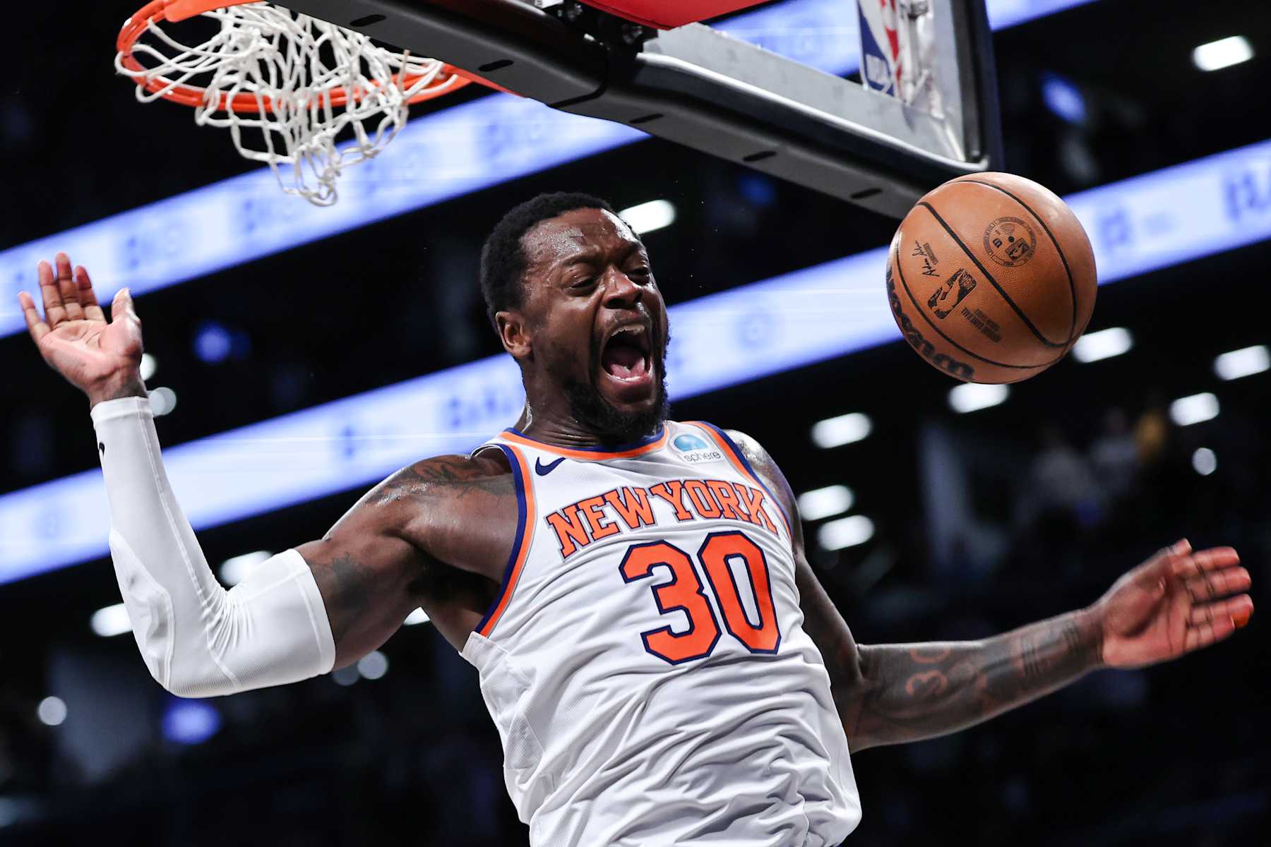 NEW YORK, NEW YORK - JANUARY 23: Julius Randle #30 of the New York Knicks dunks the ball during the fourth quarter of the game against the Brooklyn Nets at Barclays Center on January 23, 2024 in New York City.  NOTE TO USER: User expressly acknowledges and agrees that, by downloading and or using this photograph, User is consenting to the terms and conditions of the Getty Images License Agreement. (Photo by Dustin Satloff/Getty Images)