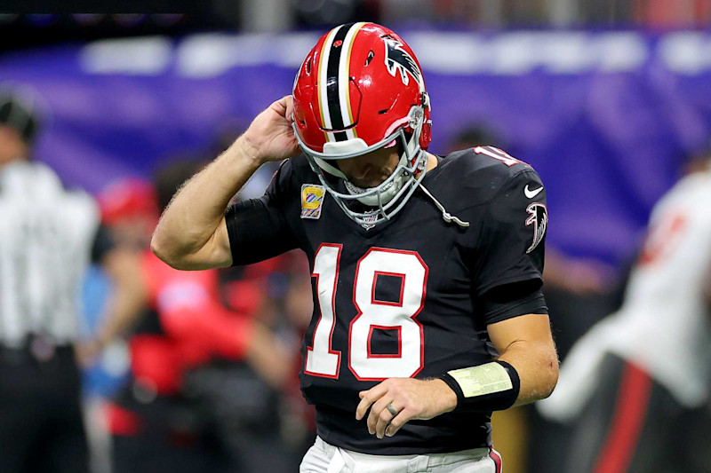 ATLANTA, GEORGIA - OCTOBER 03: Kirk Cousins #18 of the Atlanta Falcons reacts after giving up an interception to Lavonte David #54 of the Tampa Bay Buccaneers during the fourth quarter at Mercedes-Benz Stadium on October 03, 2024 in Atlanta, Georgia. (Photo by Kevin C. Cox/Getty Images)