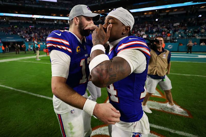 Video: Josh Allen, Stefon Diggs Hug After Texans Beat Bears in NFL Week 5 | News, Scores, Highlights, Stats, and Rumors | Bleacher Report