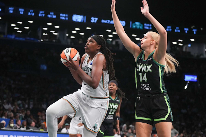 BROOKLYN, NY - SEPTEMBER 15: Jonquel Jones #35 of the New York Liberty goes to the basket during the game on September 15, 2024 in Brooklyn, New York. NOTE TO USER: User expressly acknowledges and agrees that, by downloading and or using this photograph, user is consenting to the terms and conditions of the Getty Images License Agreement. Mandatory Copyright Notice: Copyright 2024 NBAE (Photo by Catalina Fragoso/NBAE via Getty Images)