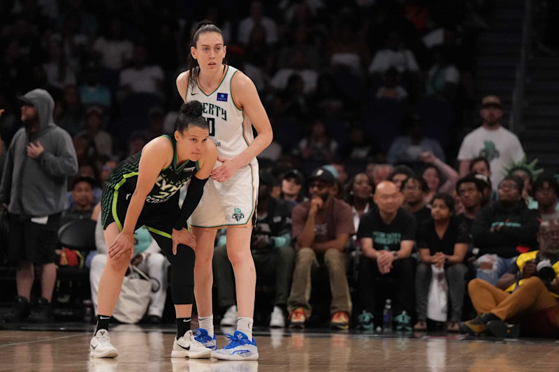 WNBA Basketball: New York Liberty Breanna Stewart (30) in action, defends vs Minnesota Lynx Kayla McBride (21) at USB Arena. 
Elmont, NY 6/25/2024 
CREDIT: Erick W. Rasco (Photo by Erick W. Rasco/Sports Illustrated via Getty Images) 
(Set Number: X164535 TK1)