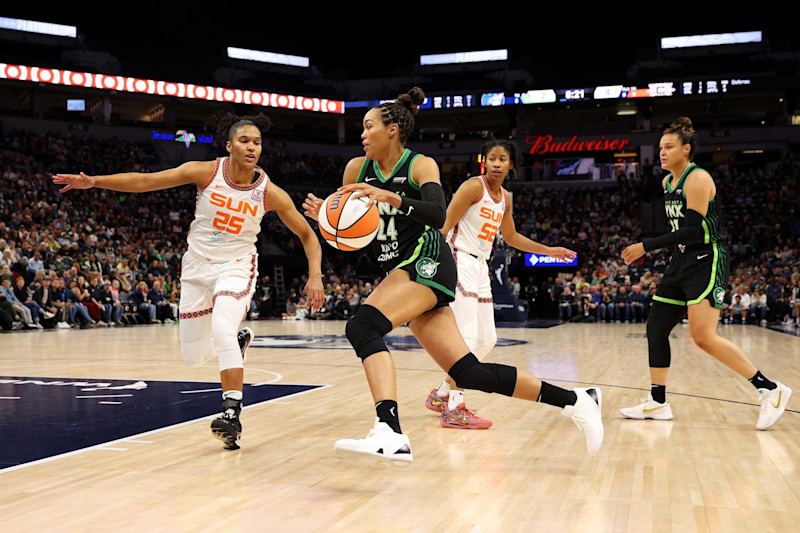 MINNEAPOLIS, MINNESOTA - OCTOBER 08: Napheesa Collier #24 of the Minnesota Lynx drives to the basket against Alyssa Thomas #25 of the Connecticut Sun in the first quarter of Game Five of the Semi-Finals during the WNBA Playoffs at Target Center on October 08, 2024 in Minneapolis, Minnesota. NOTE TO USER: User expressly acknowledges and agrees that, by downloading and or using this photograph, User is consenting to the terms and conditions of the Getty Images License Agreement. (Photo by David Berding/Getty Images)