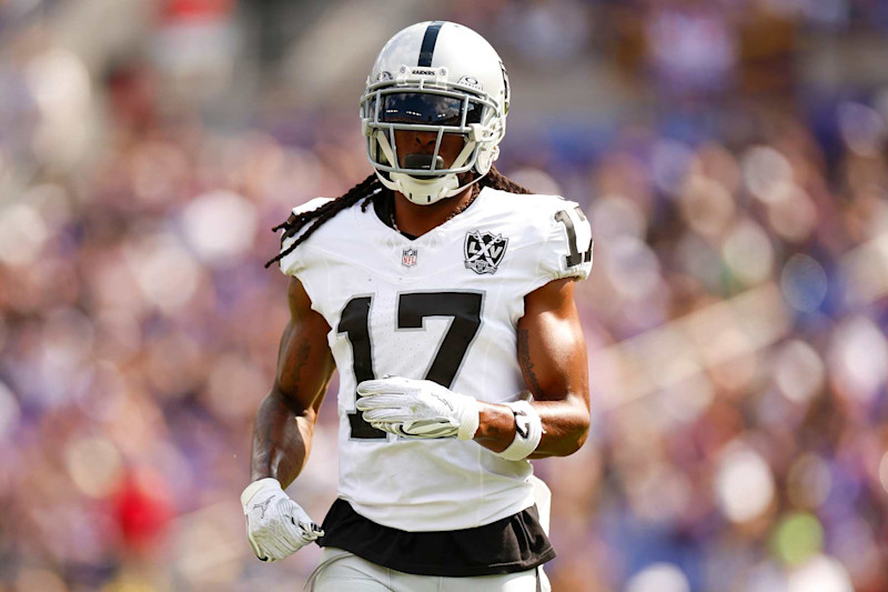 BALTIMORE, MARYLAND - SEPTEMBER 15: Davante Adams #17 of the Las Vegas Raiders lines up out wide during the second half against the Baltimore Ravens at M&T Bank Stadium on September 15, 2024 in Baltimore, Maryland. (Photo by Brandon Sloter/Getty Images)