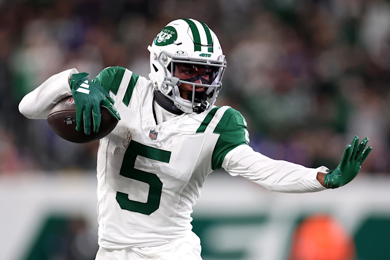 EAST RUTHERFORD, NEW JERSEY - OCTOBER 14: Garrett Wilson #5 of the New York Jets in action against the Buffalo Bills at MetLife Stadium on October 14, 2024 in East Rutherford, New Jersey. (Photo by Luke Hales/Getty Images)