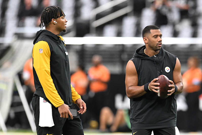 LAS VEGAS, NEVADA - OCTOBER 13: (L-R) Justin Fields #2 and Russell Wilson #3 of the Pittsburgh Steelers warm-up prior to a game against the Las Vegas Raiders at Allegiant Stadium on October 13, 2024 in Las Vegas, Nevada. (Photo by Candice Ward/Getty Images)