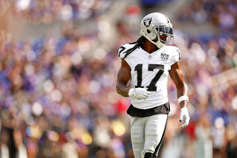 BALTIMORE, MARYLAND - SEPTEMBER 15: Davante Adams #17 of the Las Vegas Raiders lines up out wide during the second half against the Baltimore Ravens at M&T Bank Stadium on September 15, 2024 in Baltimore, Maryland. (Photo by Brandon Sloter/Getty Images)