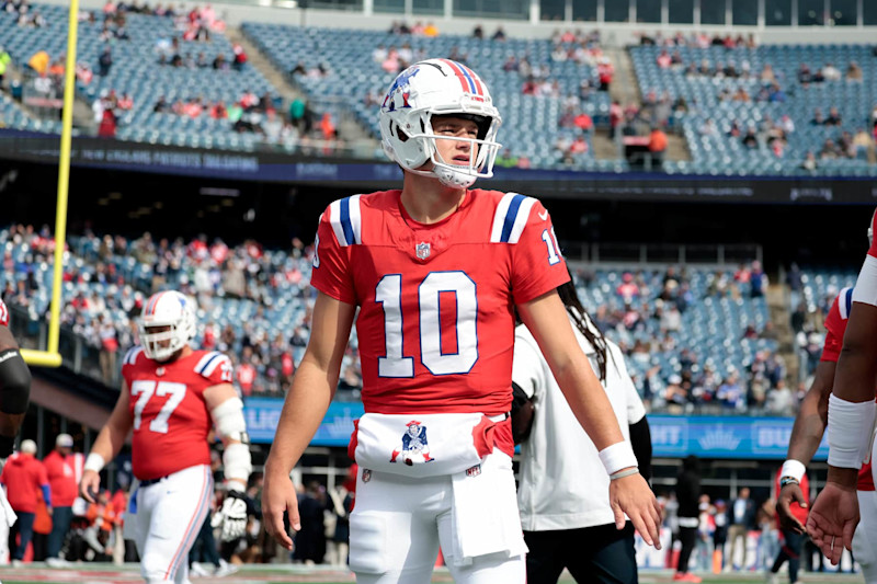 FOXBOROUGH, MA - OCTOBER 13: New England Patriots quarterback Drake Maye (10) in warm up before a game between the New England Patriots and the Houston Texans on October 13, 2024, at Gillette Stadium in Foxborough, Massachusetts. (Photo by Fred Kfoury III/Icon Sportswire via Getty Images)