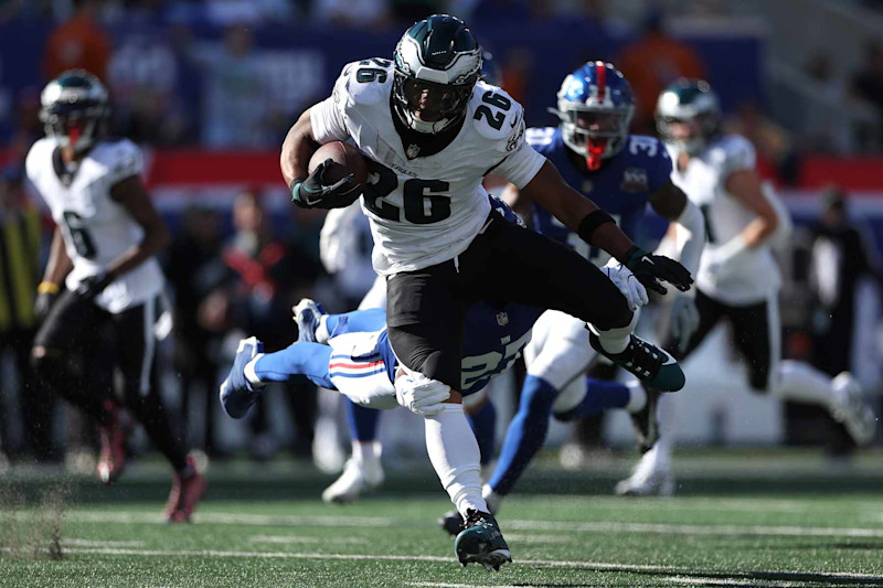 EAST RUTHERFORD, NEW JERSEY - OCTOBER 20: Saquon Barkley #26 of the Philadelphia Eagles runs the ball against the New York Giants during the third quarter at MetLife Stadium on October 20, 2024 in East Rutherford, New Jersey. (Photo by Luke Hales/Getty Images)