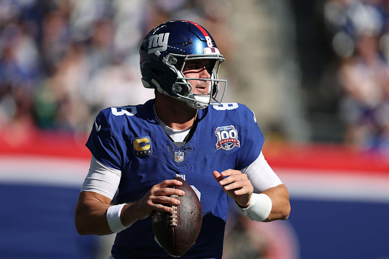 EAST RUTHERFORD, NEW JERSEY - OCTOBER 20: Daniel Jones #8 of the New York Giants looks to pass against the Philadelphia Eagles during the first half at MetLife Stadium on October 20, 2024 in East Rutherford, New Jersey. (Photo by Al Bello/Getty Images)