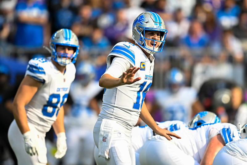 MINNEAPOLIS, MINNESOTA - OCTOBER 20: Jared Goff #16 of the Detroit Lions calls out before a snap in the first quarter of a game against the Minnesota Vikings at U.S. Bank Stadium on October 20, 2024 in Minneapolis, Minnesota. (Photo by Stephen Maturen/Getty Images)