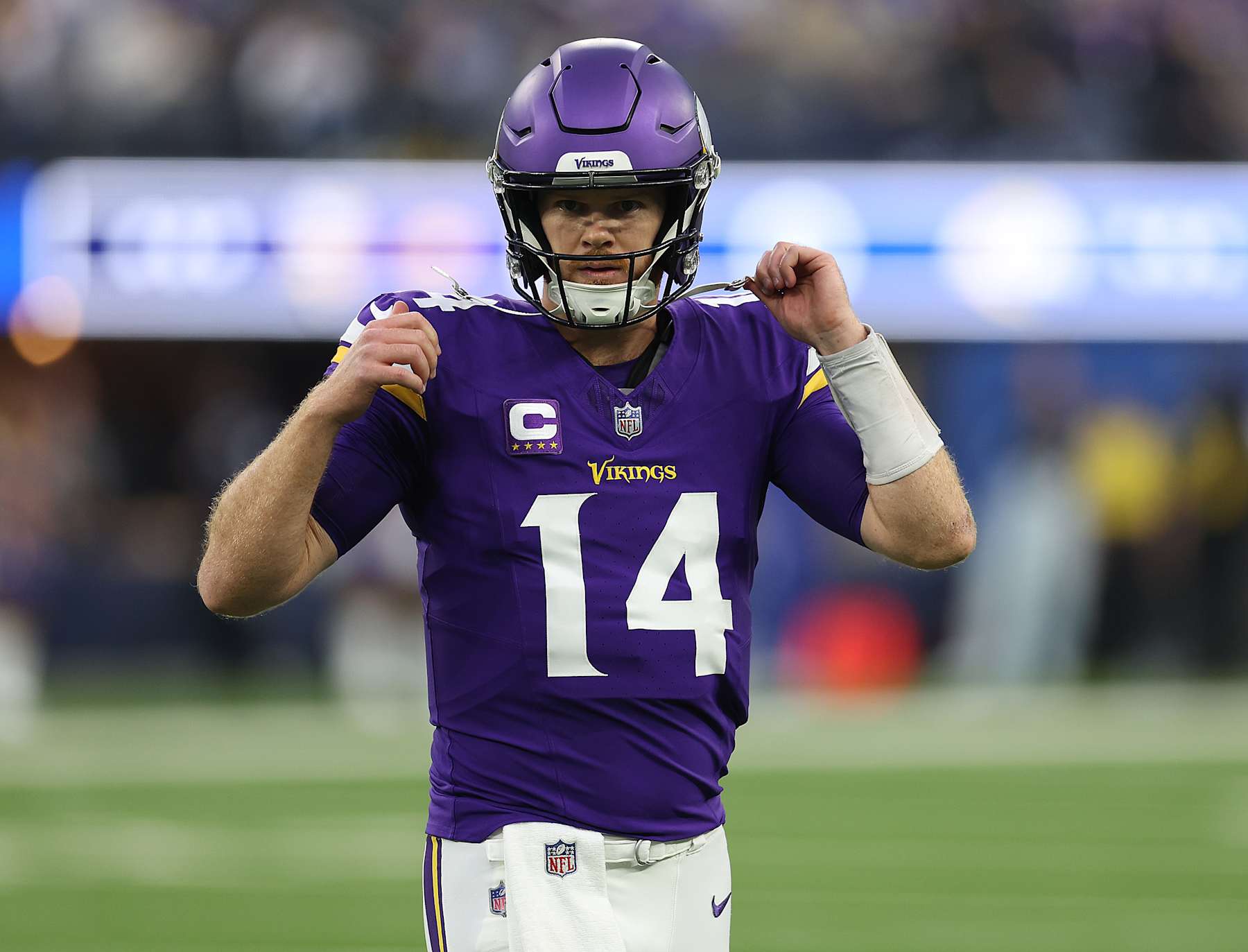 INGLEWOOD, CALIFORNIA - OCTOBER 24: Sam Darnold #14 of the Minnesota Vikings walks off field during play against the Los Angeles Rams in the first quarter at SoFi Stadium on October 24, 2024 in Inglewood, California. (Photo by Harry How/Getty Images)
