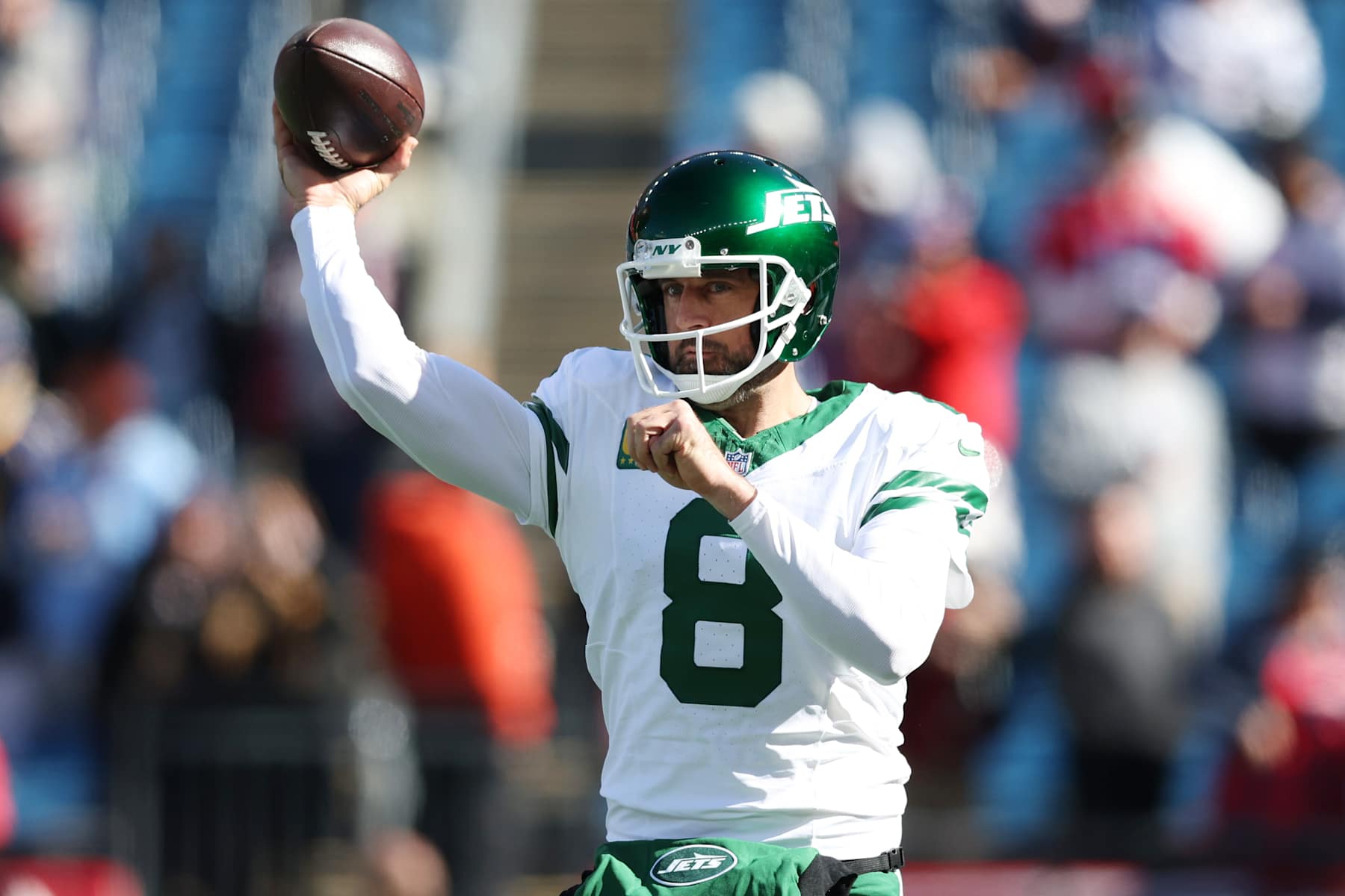 FOXBOROUGH, MASSACHUSETTS - OCTOBER 27: Aaron Rodgers #8 of the New York Jets warms up prior to the game against the New England Patriots at Gillette Stadium on October 27, 2024 in Foxborough, Massachusetts. (Photo by Adam Glanzman/Getty Images)