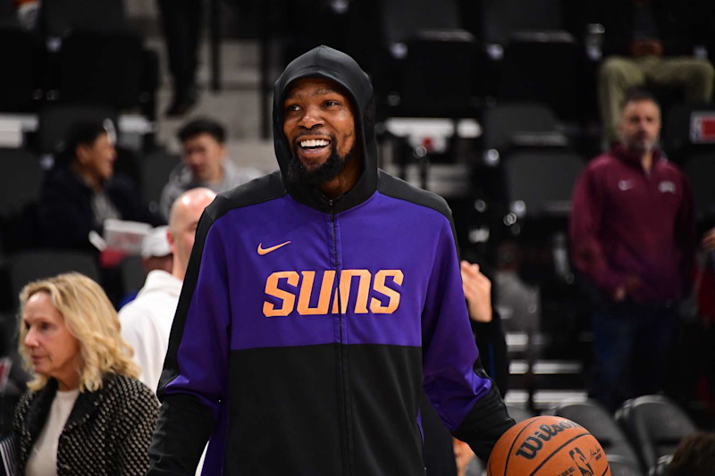 INGLEWOOD, CA - OCTOBER 31: Kevin Durant #35 of the Phoenix Suns smiles before the game against the LA Clippers on October 31, 2024 at Intuit Dome in Los Angeles, California. NOTE TO USER: User expressly acknowledges and agrees that, by downloading and/or using this Photograph, user is consenting to the terms and conditions of the Getty Images License Agreement. Mandatory Copyright Notice: Copyright 2024 NBAE (Photo by Adam Pantozzi/NBAE via Getty Images)