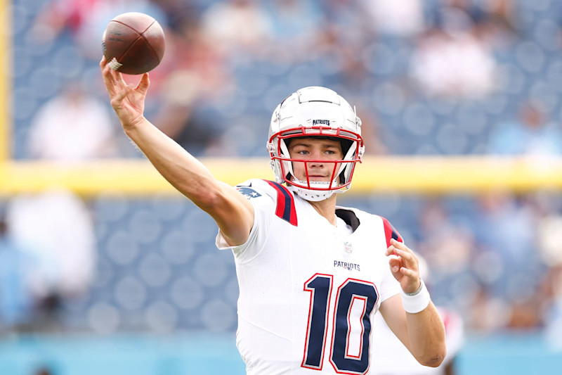 NASHVILLE, TENNESSEE - NOVEMBER 03: Drake Maye #10 of the New England Patriots warms up prior to playing a game against the Tennessee Titans at Nissan Stadium on November 03, 2024 in Nashville, Tennessee. (Photo by Johnnie Izquierdo/Getty Images)