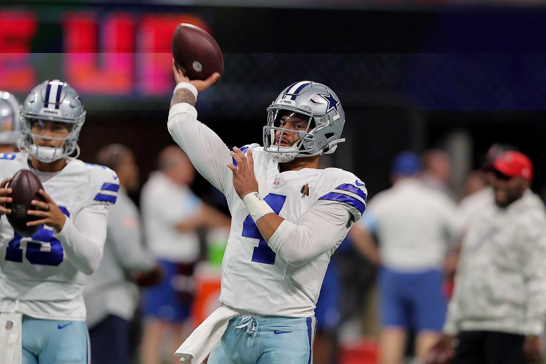 ATLANTA, GA - NOVEMBER 03: Dallas Cowboys quarterback Dak Prescott #4 warms up before the Sunday afternoon NFL game between the Atlanta Falcons and the Dallas Cowboys on November 3, 2024 at the Mercedes-Benz Stadium in Atlanta, Georgia.   (Photo by David J. Griffin/Icon Sportswire via Getty Images)