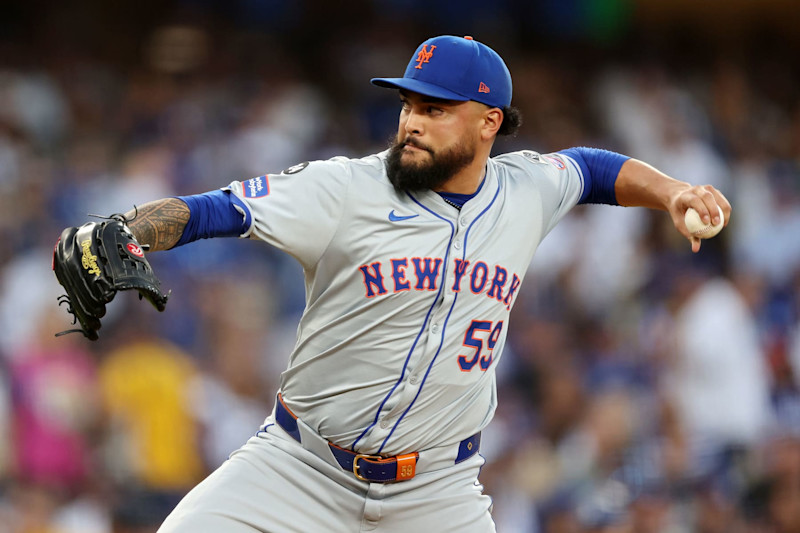 LOS ANGELES, CALIFORNIA - OCTOBER 20:  Starting pitcher Sean Manaea #59 of the New York Mets pitches during the 2nd inning of Game Six of the National League Championship Series against the Los Angeles Dodgers at Dodger Stadium on October 20, 2024 in Los Angeles, California. (Photo by Harry How/Getty Images)