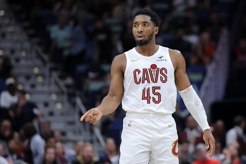 Donovan Mitchell Cavs Steamroll Steph Curry Warriors as NBA Fans Praise 10 0 Start News Scores Highlights Stats and Rumors Bleacher Report