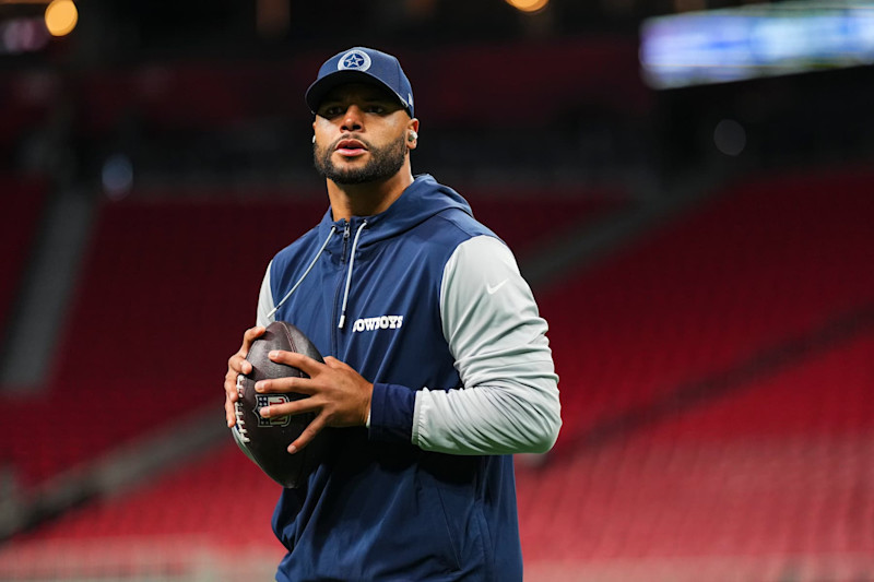 ATLANTA, GA - NOVEMBER 03: Dak Prescott #4 of the Dallas Cowboys warms up prior to an NFL football game against the Atlanta Falcons at Mercedes-Benz Stadium on November 3, 2024 in Atlanta, Georgia. (Photo by Cooper Neill/Getty Images)