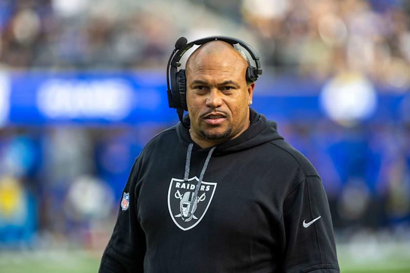 Raiders coach Antonio Pierce