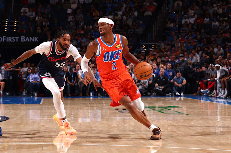 OKLAHOMA CITY, OK - NOVEMBER 11: Shai Gilgeous-Alexander #2 of the Oklahoma City Thunder drives to the basket during the game against the LA Clippers on November 11, 2024 at Paycom Center in Oklahoma City, Oklahoma. NOTE TO USER: User expressly acknowledges and agrees that, by downloading and or using this photograph, User is consenting to the terms and conditions of the Getty Images License Agreement. Mandatory Copyright Notice: Copyright 2024 NBAE (Photo by Zach Beeker/NBAE via Getty Images)