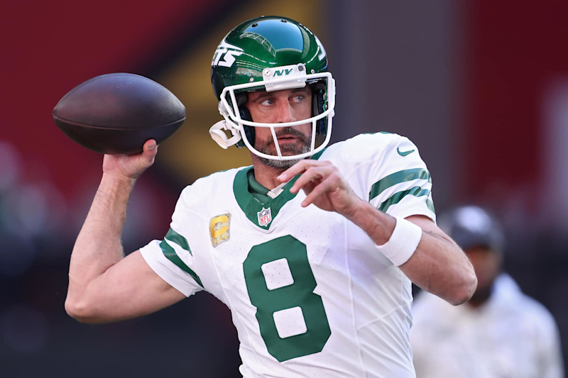 GLENDALE, ARIZONA - NOVEMBER 10: Aaron Rodgers #8 of the New York Jets warms up before the game against the Arizona Cardinals at State Farm Stadium on November 10, 2024 in Glendale, Arizona. (Photo by Chris Coduto/Getty Images)