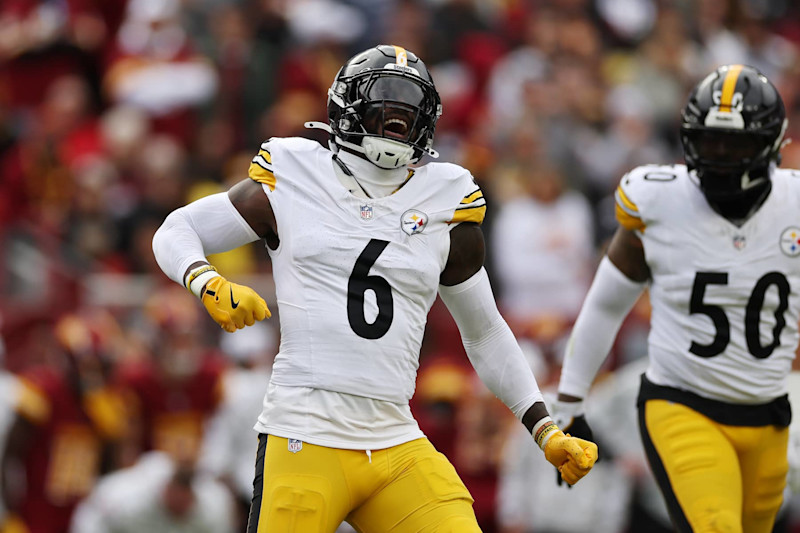 LANDOVER, MARYLAND - NOVEMBER 10: Patrick Queen #6 of the Pittsburgh Steelers celebrates after a play in the first quarter of a game against the Washington Commanders at Northwest Stadium on November 10, 2024 in Landover, Maryland. (Photo by Patrick Smith/Getty Images)