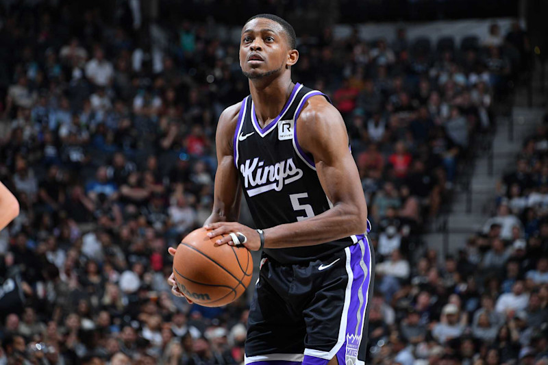 SAN ANTONIO, TX - NOVEMBER 11:   De'Aaron Fox #5 of the Sacramento Kings shoots a free throw during the game against the San Antonio Spurs during a regular season game on November 11, 2024 at the Frost Bank Center in San Antonio, Texas. NOTE TO USER: User expressly acknowledges and agrees that, by downloading and or using this photograph, user is consenting to the terms and conditions of the Getty Images License Agreement. Mandatory Copyright Notice: Copyright 2024 NBAE (Photos by Michael Gonzales/NBAE via Getty Images)