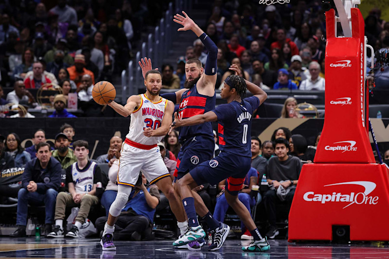 Stephen Curry, Jonas Valančiūnas and Bilal Coulibaly