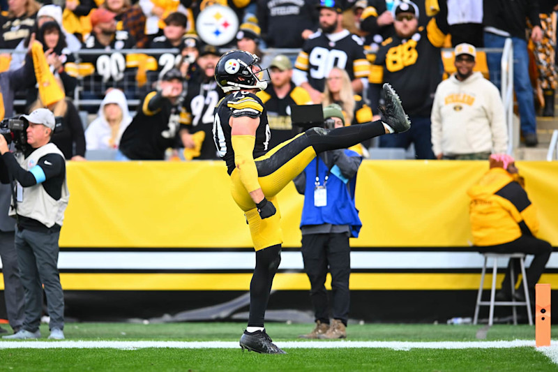 PITTSBURGH, PENNSYLVANIA - NOVEMBER 17: T.J. Watt #90 of the Pittsburgh Steelers celebrates after a third down stop in the fourth quarter of a game against the Baltimore Ravens at Acrisure Stadium on November 17, 2024 in Pittsburgh, Pennsylvania. (Photo by Joe Sargent/Getty Images)