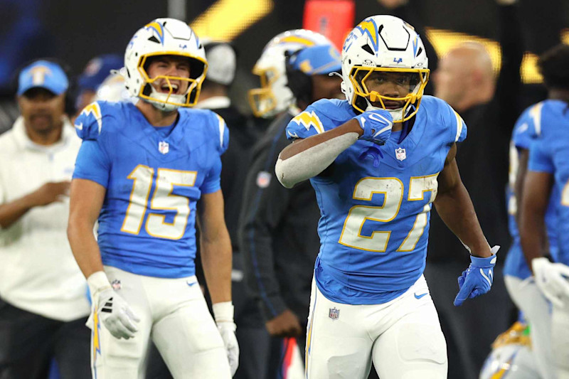 INGLEWOOD, CALIFORNIA - NOVEMBER 17: J.K. Dobbins #27 of the Los Angeles Chargers celebrates after scoring the go-ahead touchdown against the Cincinnati Bengals during the fourth quarter at SoFi Stadium on November 17, 2024 in Inglewood, California. (Photo by Harry How/Getty Images)