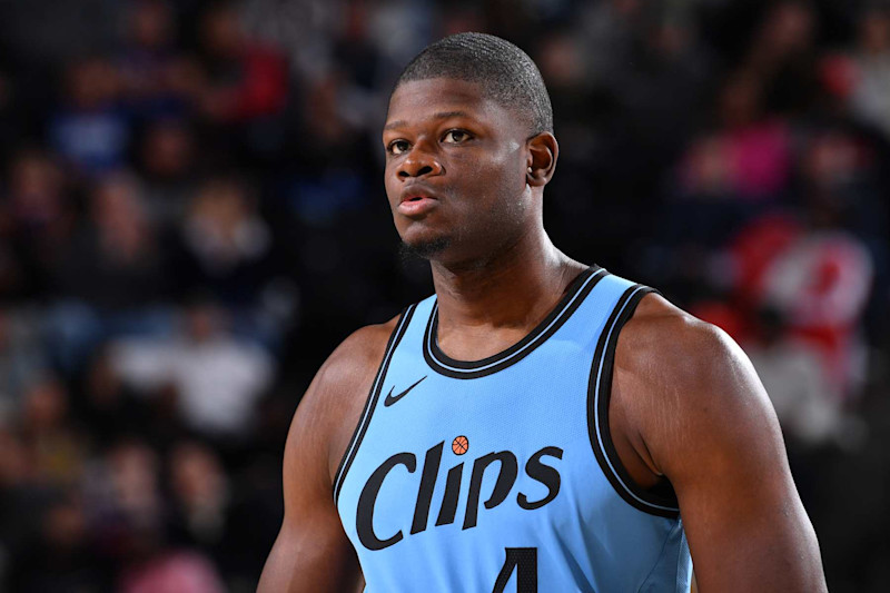 INGLEWOOD, CA - NOVEMBER 17: Mo Bamba #4 of the LA Clippers looks on during the game against the Utah Jazz on November 17, 2024 at Intuit Dome in Los Angeles, California. NOTE TO USER: User expressly acknowledges and agrees that, by downloading and/or using this Photograph, user is consenting to the terms and conditions of the Getty Images License Agreement. Mandatory Copyright Notice: Copyright 2024 NBAE (Photo by Juan Ocampo/NBAE via Getty Images)