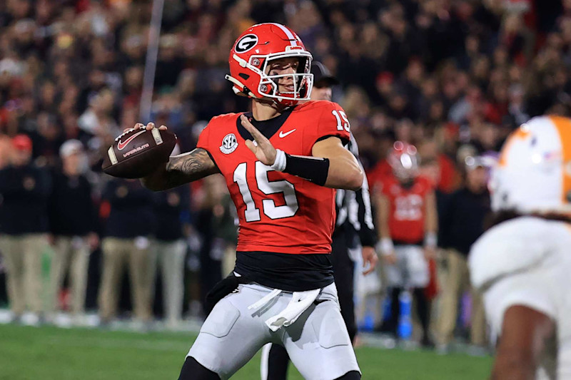 ATHENS, GA - NOVEMBER 16: Georgia Bulldogs starting quarterback Carson Beck (15) drops back to pass during the Saturday evening college football game between the Tennessee Volunteers and the Georgia Bulldogs on November 16, 2024 on Dooley Field at Sanford Stadium in Athens, GA.  (Photo by David J. Griffin/Icon Sportswire via Getty Images)