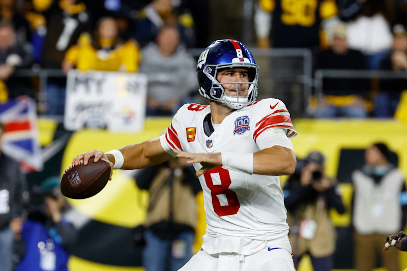 PITTSBURGH, PA - OCTOBER 28:  Daniel Jones #8 of the New York Giants in action against the Pittsburgh Steelers on October 28, 2024 at Acrisure Stadium in Pittsburgh, Pennsylvania.  (Photo by Justin K. Aller/Getty Images)