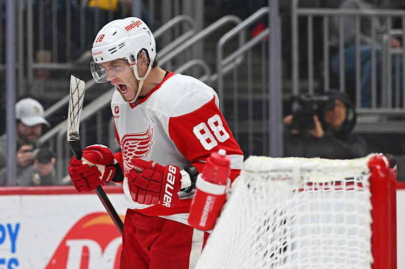 PITTSBURGH, PENNSYLVANIA - NOVEMBER 13: Patrick Kane #88 of the Detroit Red Wings reacts after scoring a goal in the second period against the Pittsburgh Penguins at PPG PAINTS Arena on November 13, 2024 in Pittsburgh, Pennsylvania. (Photo by Justin Berl/Getty Images)