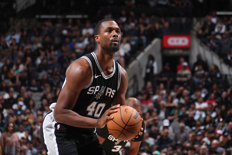 SAN ANTONIO, TX - NOVEMBER 23: Harrison Barnes #40 of the San Antonio Spurs shoots a free throw during the game against the Golden State Warriors on November 23, 2024 at the Frost Bank Center in San Antonio, Texas. NOTE TO USER: User expressly acknowledges and agrees that, by downloading and or using this photograph, user is consenting to the terms and conditions of the Getty Images License Agreement. Mandatory Copyright Notice: Copyright 2024 NBAE (Photos by Nathaniel S. Butler/NBAE via Getty Images)