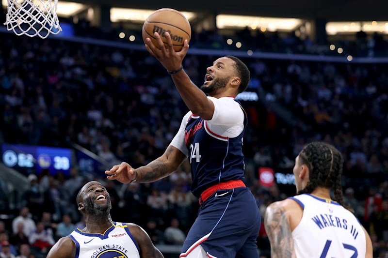 INGLEWOOD, CALIFORNIA - NOVEMBER 18: Norman Powell #24 of the LA Clippers scores on a layup in front of Draymond Green #23 and Lindy Waters III #43 of the Golden State Warriors during the first half at Intuit Dome on November 18, 2024 in Inglewood, California. (Photo by Harry How/Getty Images) NOTE TO USER: User expressly acknowledges and agrees that, by downloading and or using this photograph, User is consenting to the terms and conditions of the Getty Images License Agreement.  (Photo by Harry How/Getty Images)