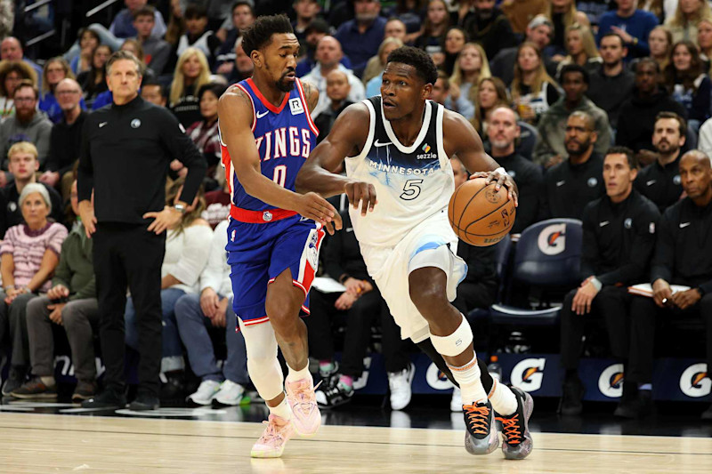 MINNEAPOLIS, MINNESOTA - NOVEMBER 27: Anthony Edwards #5 of the Minnesota Timberwolves drives to the basket against Malik Monk #0 of the Sacramento Kings in the first quarter at Target Center on November 27, 2024 in Minneapolis, Minnesota. NOTE TO USER: User expressly acknowledges and agrees that, by downloading and or using this photograph, User is consenting to the terms and conditions of the Getty Images License Agreement. (Photo by David Berding/Getty Images)