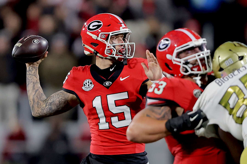 ATHENS, GA - NOVEMBER 29: Georgia Bulldogs starting quarterback Carson Beck #15 passes during the Friday evening college football game between the Georgia Bulldogs and the Georgia Tech Yellow Jackets on November 29, 2024 on Dooley Field at Sanford Stadium in Athens, Georgia.  (Photo by David J. Griffin/Icon Sportswire via Getty Images)