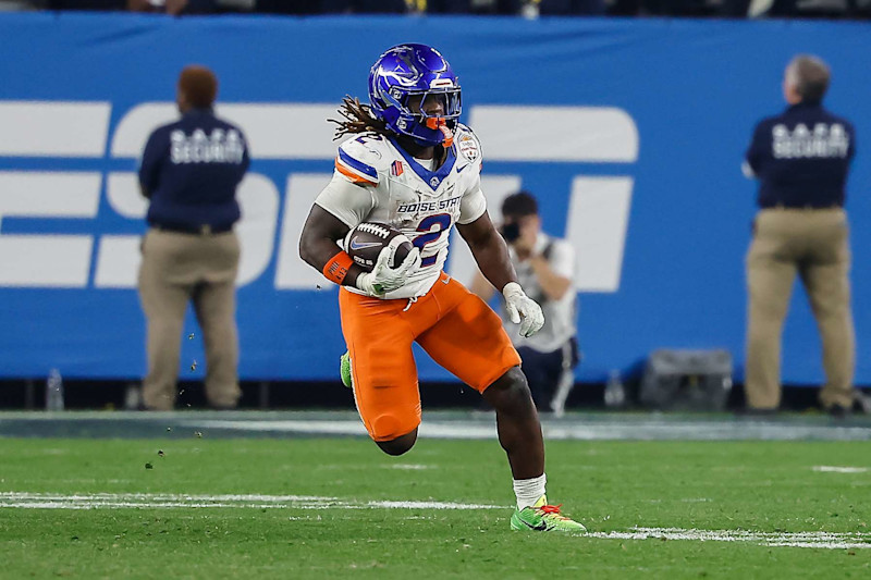 GLENDALE, AZ - DECEMBER 31:  Running Back Ashton Jeanty #2 of the Boise State Broncos runs the ball during the Penn State Nittany Lions versus Boise State Broncos College Football Playoff Quarterfinal at the Vrbo Fiesta Bowl on December 31,2024, at State Farm Stadium in Glendale, AZ.  (Photo by Kevin Abele/Icon Sportswire via Getty Images)