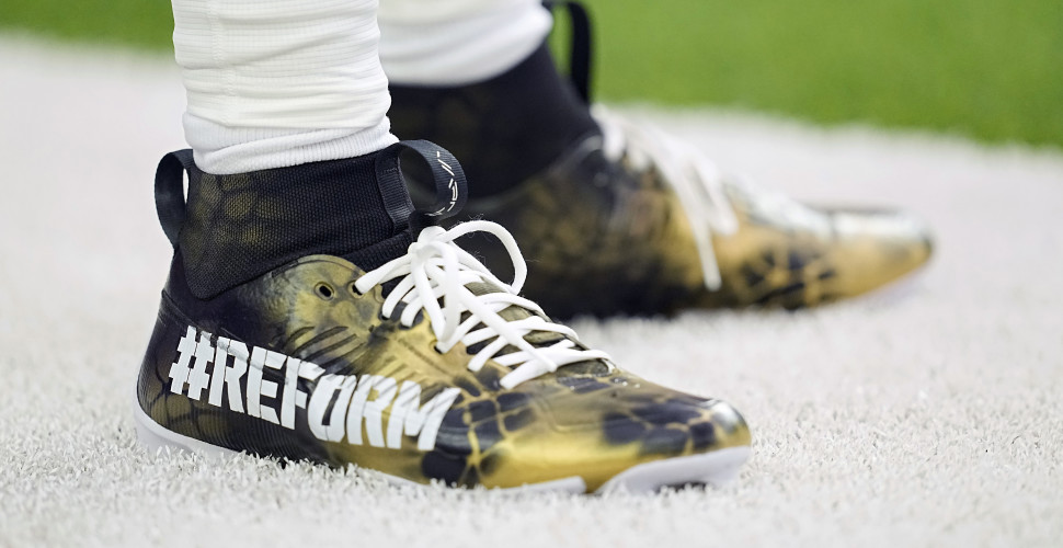 Michael vick cleats outlet for sale