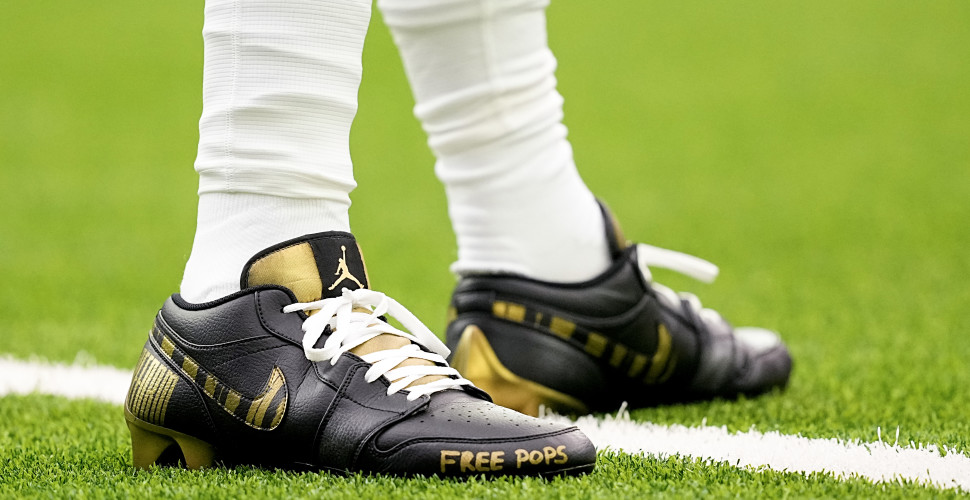 Michael vick hotsell cleats for sale
