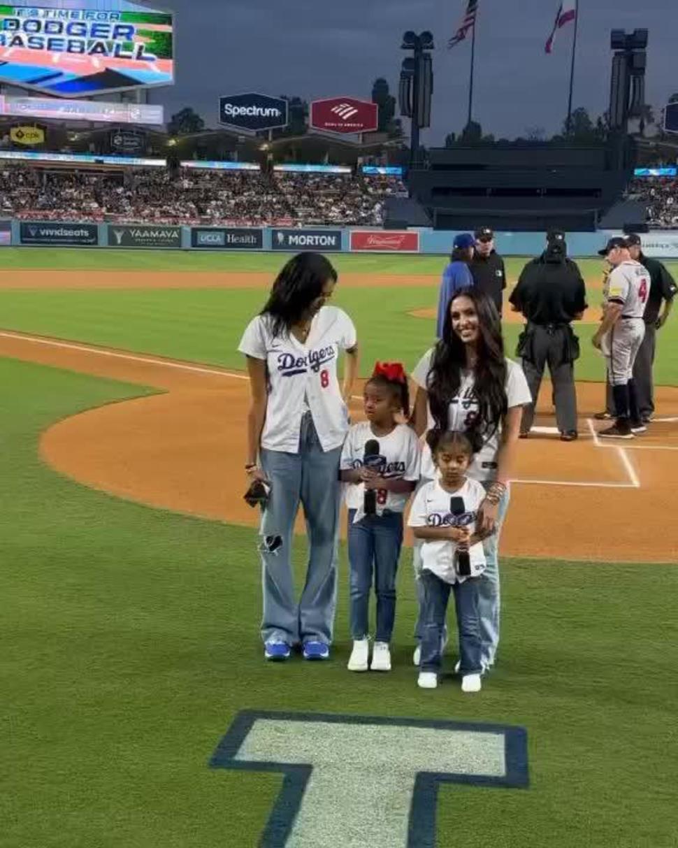 Natalia Bryant, Kobe's daughter, throws Dodgers' first pitch - Los Angeles  Times