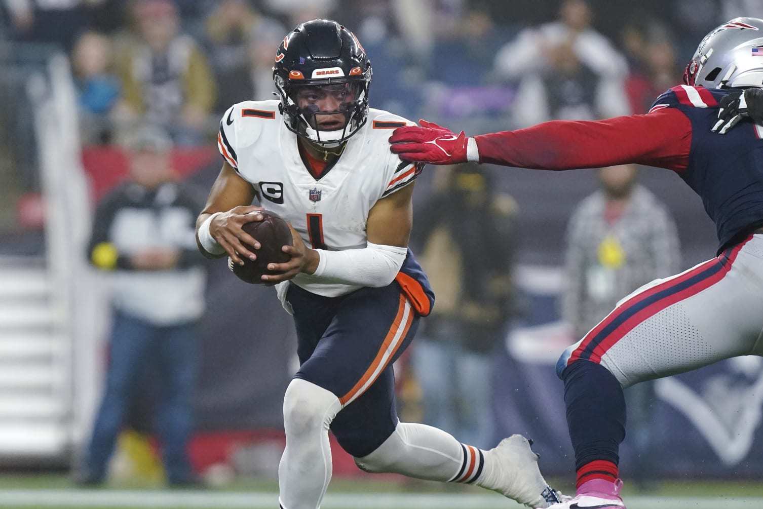 How Bears QB Justin Fields answered the Patriots' rally and led all-around  victory - The Athletic