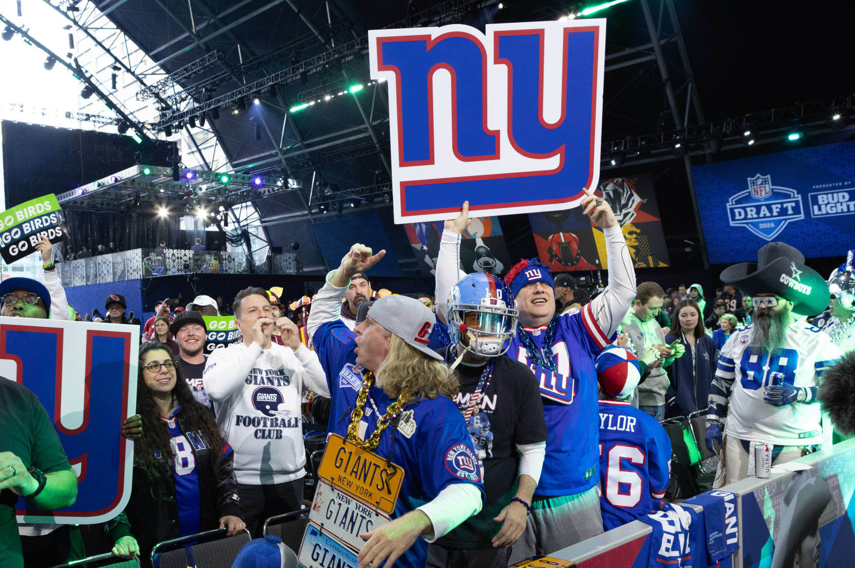 Giants Unveil 'Century Red' Throwback Uniforms in Video