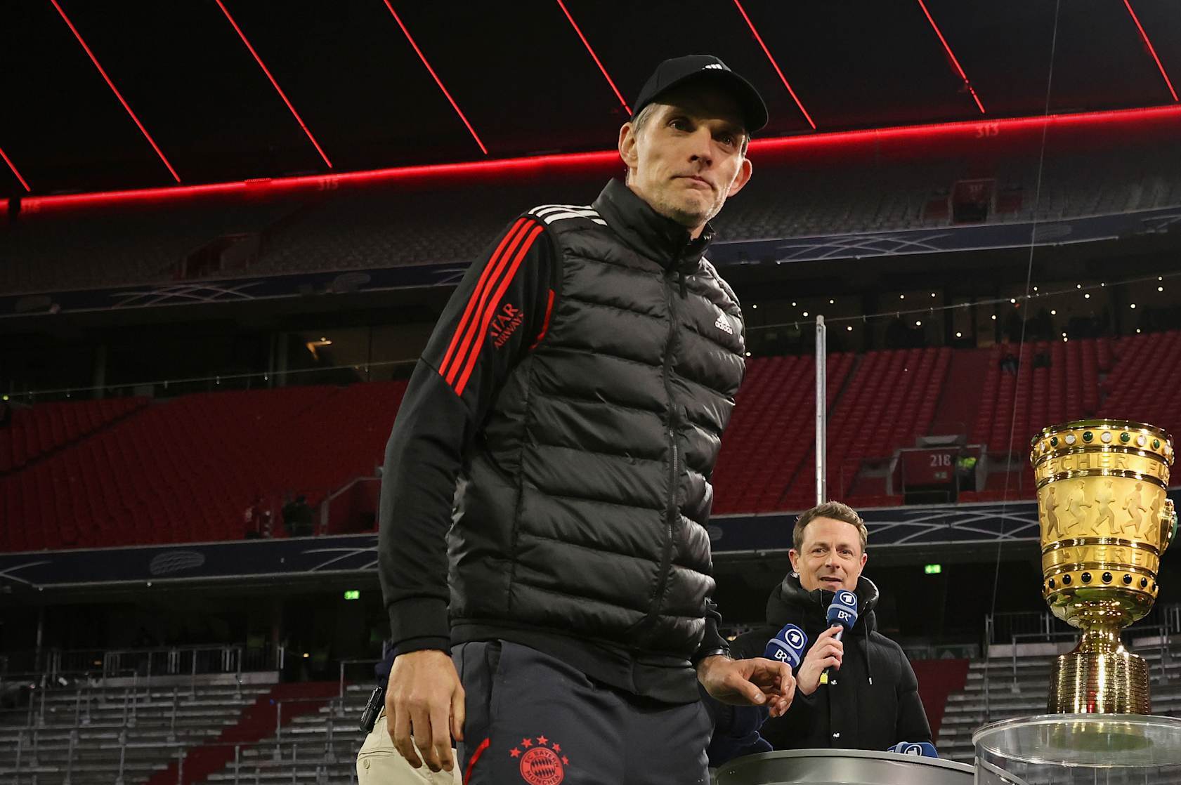 MUNICH, GERMANY - APRIL 04: Coach Thomas Tuchel of Bayern Muenchen disappointed with the DFB Trophy after the DFB Cup quarterfinal match between FC Bayern München and SC Freiburg at Allianz Arena on April 04, 2023 in Munich, Germany. (Photo by Stefan Matzke - sampics/Getty Images)