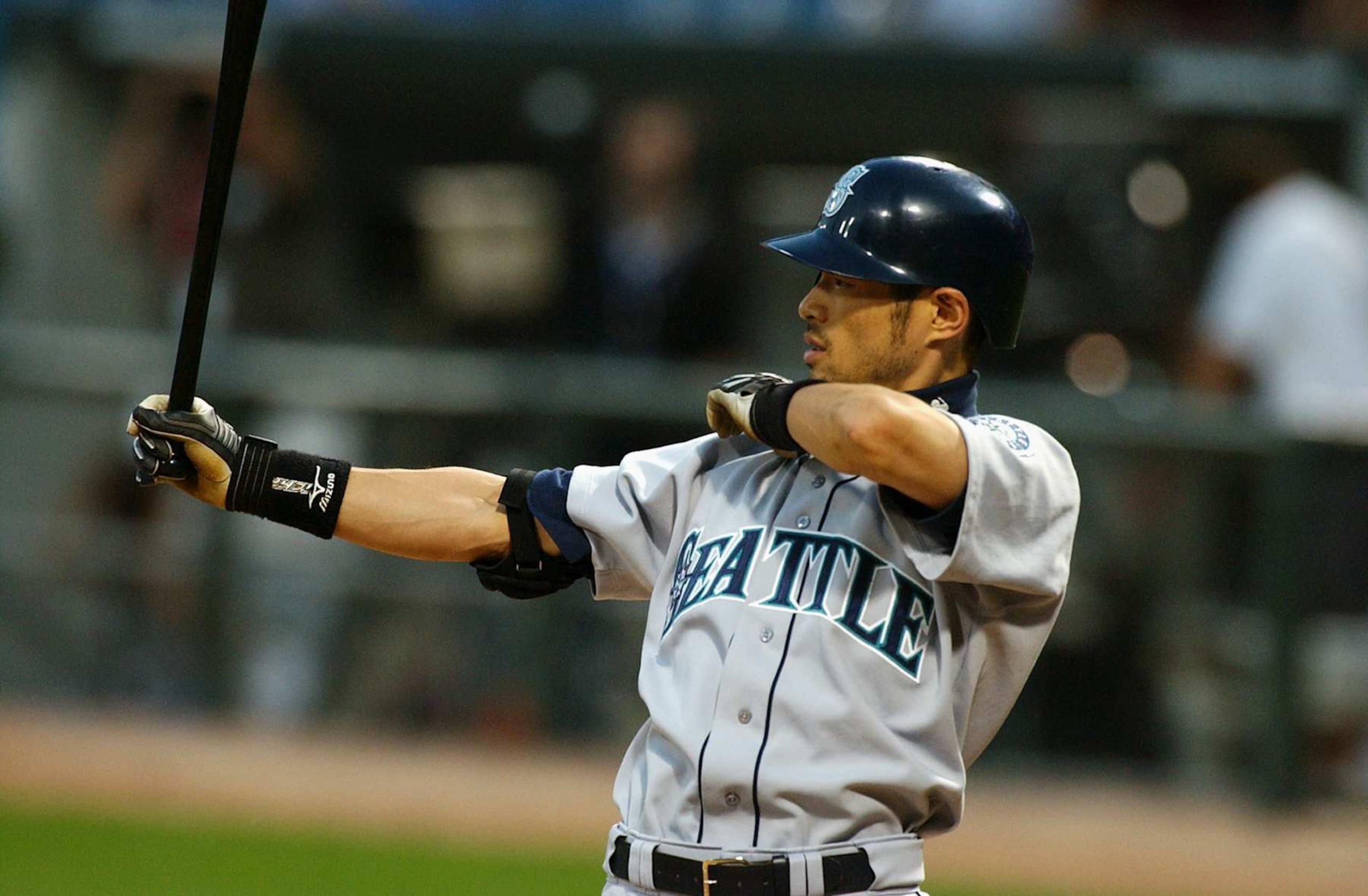CHICAGO - SEPTEMBER 3: Outfielder Ichiro Suzuki #51 of the Seattle Mariners prepares to bat during the game with the Chicago White Sox on September 3, 2004 at U.S. Cellular Field in Chicago, Illinois. (Photo by Jonathan Daniel/Getty Images)