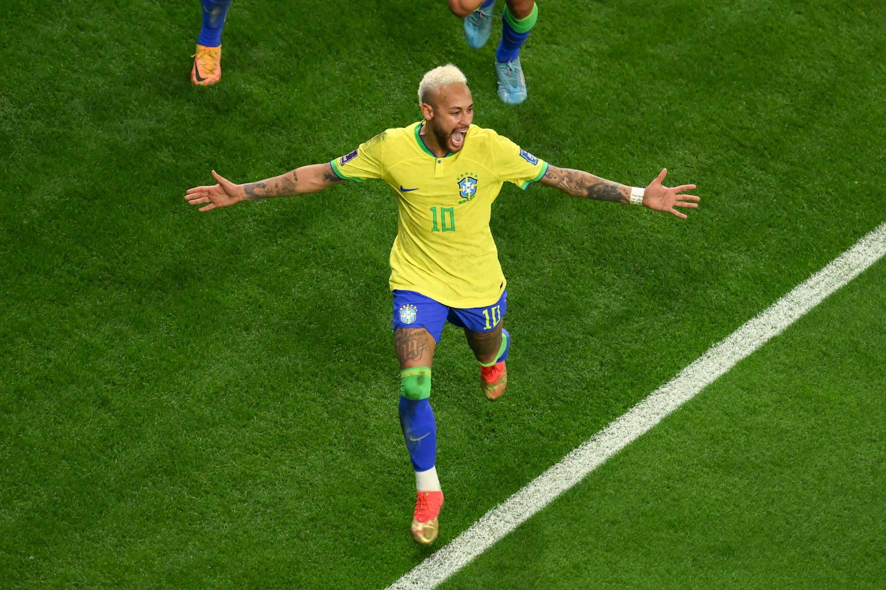 AL RAYYAN, QATAR - DECEMBER 09: Neymar Jr of Brazil celebrates after scoring his side's first goal during the FIFA World Cup Qatar 2022 Quarterfinal match between Croatia and Brazil at Education City Stadium on December 09, 2022 in Al Rayyan, Qatar. (Photo by Stephen McCarthy - FIFA/FIFA via Getty Images)