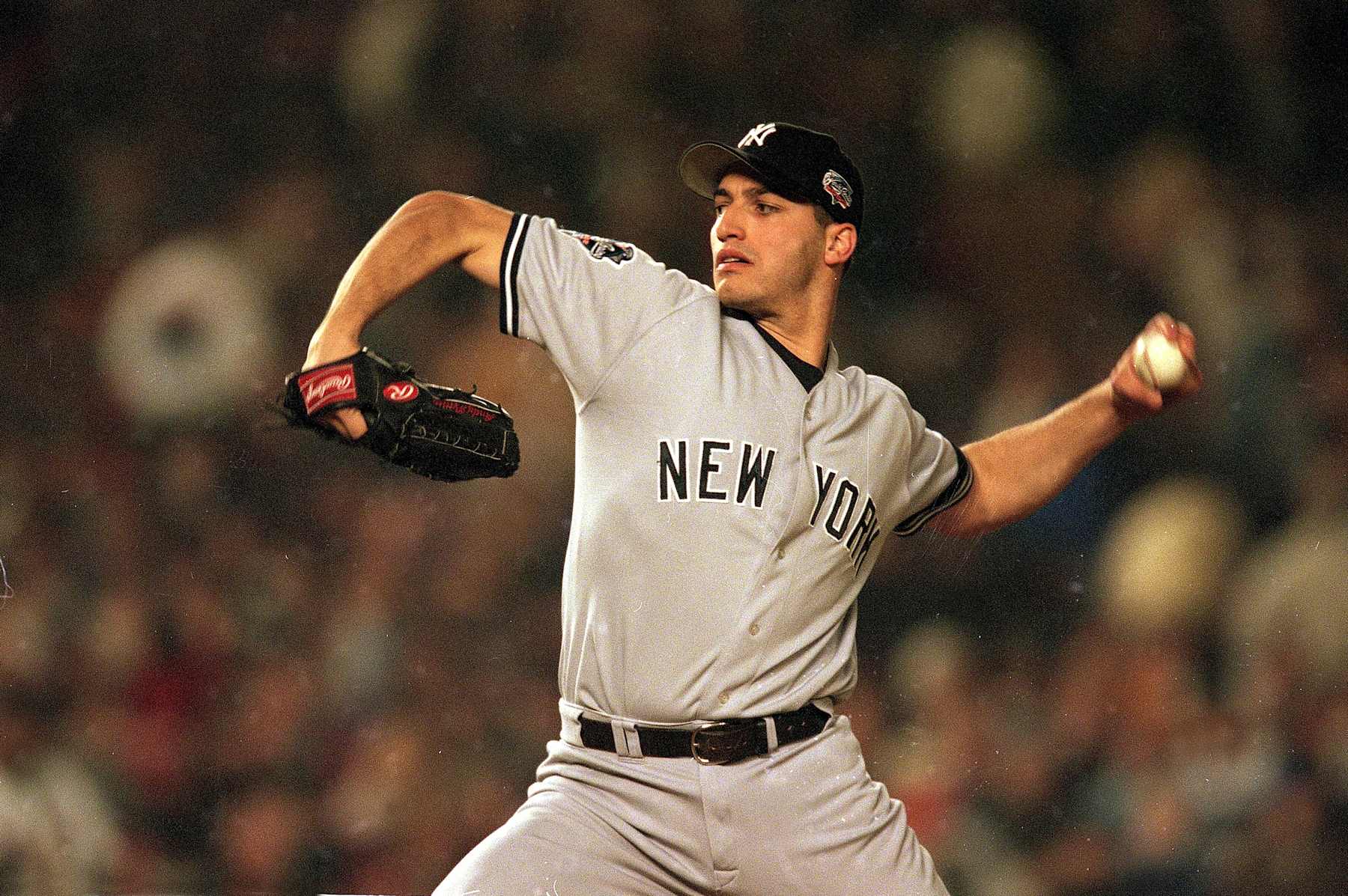 UNITED STATES - OCTOBER 26:  Baseball: World Series, New York Yankees Andie Pettitte in action, pitching vs New York Mets, Flushing, NY 10/26/2000  (Photo by Al Tielemans/Sports Illustrated via Getty Images)  (SetNumber: X61704 TK5 R20 F14)